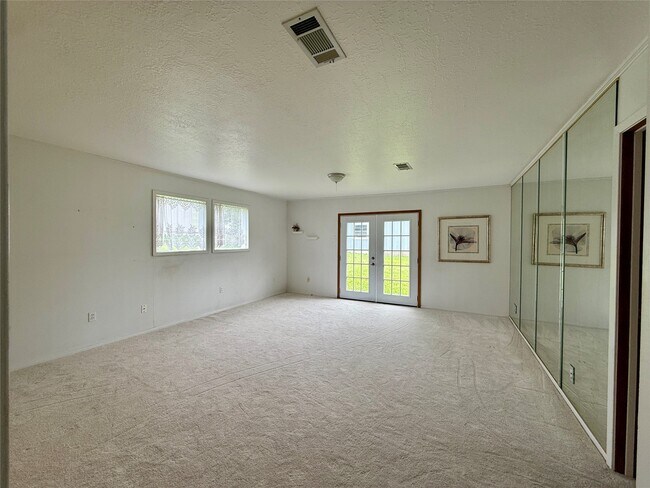 Building Photo - 337 W Cattle Dr