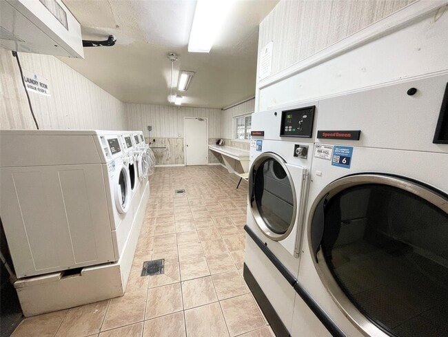 Building Photo - 2601 Bellefontaine St