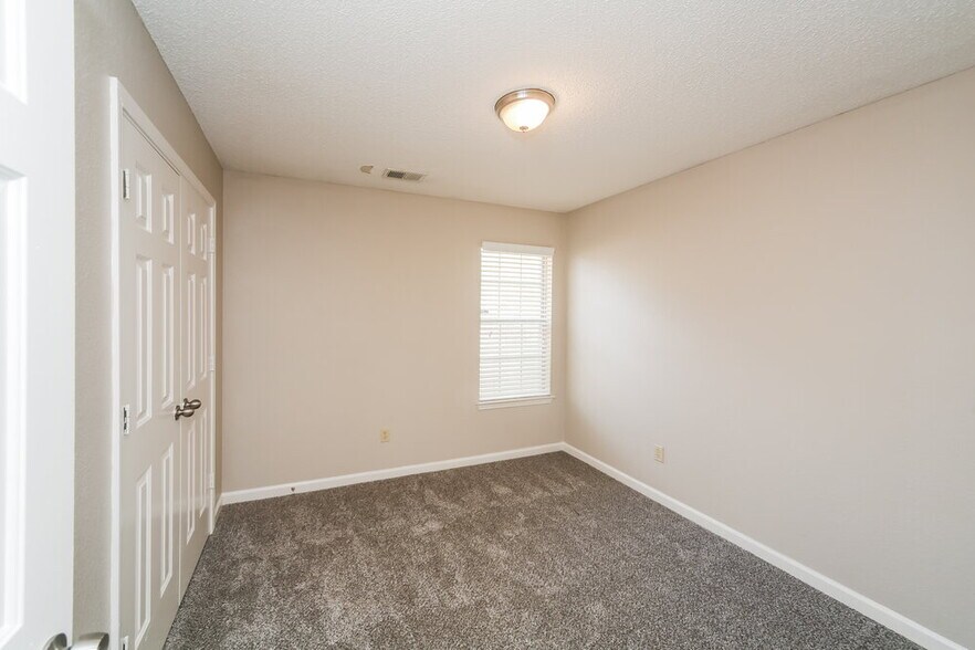 Building Photo - 6954 Naples Dr