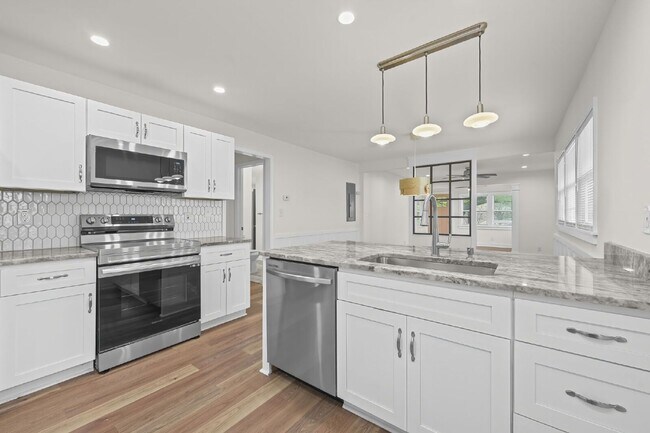 Building Photo - 441 Oak Dr