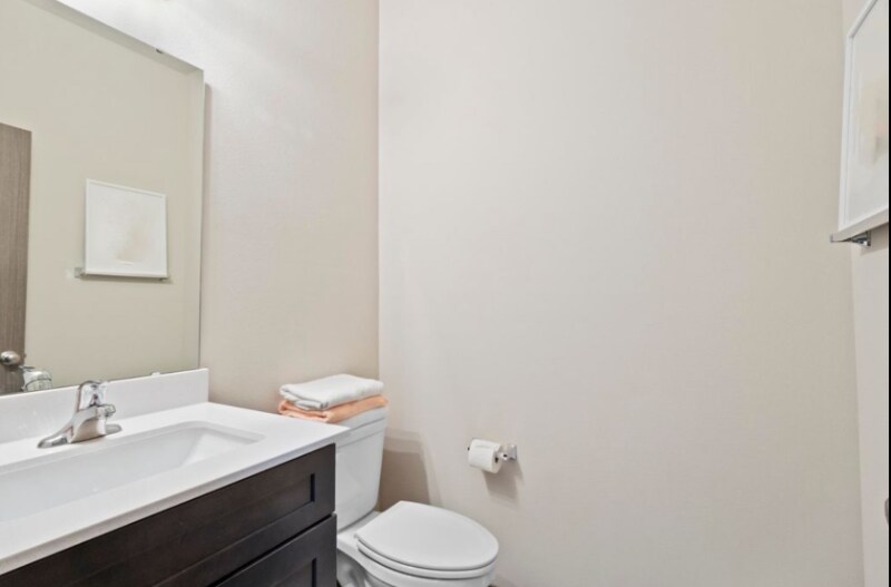 Building Photo - 14302 E 13th Ave