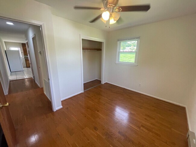 Building Photo - Dublin, 3 BR / 1 BA Available 11/17