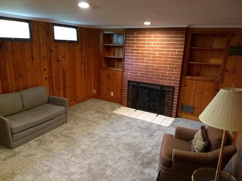 Living room - 1530 Manor Dr