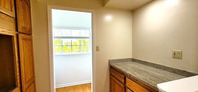 Building Photo - Spacious & Charming 2-Bed/2-Bath Home – Wa...