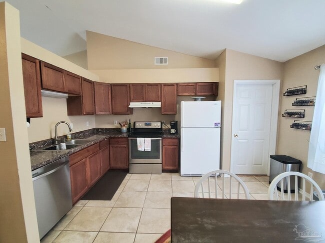 Building Photo - 2483 Redoubt Ave