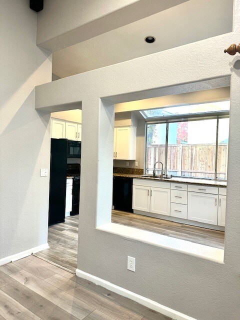 Building Photo - 5526 Cabrillo Way