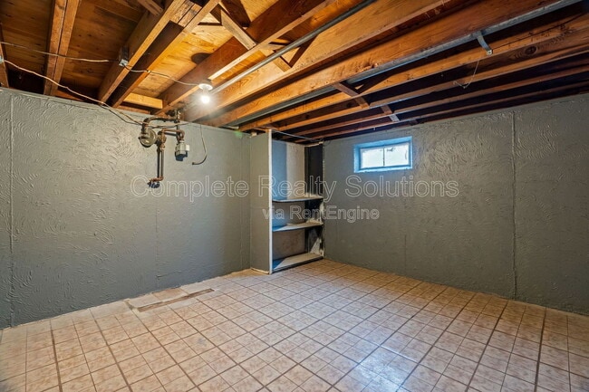 Building Photo - 9915 Castle Dr