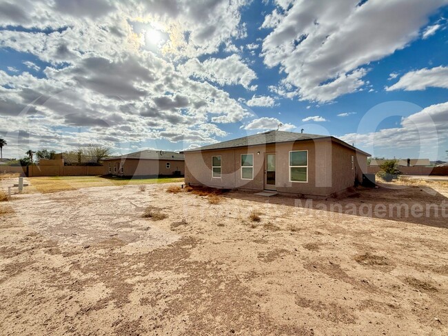 Building Photo - 14147 S Vera Cruz Rd