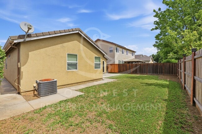 Building Photo - 3 Bedroom 2 Bathroom Plumas Lake, Move in Ready