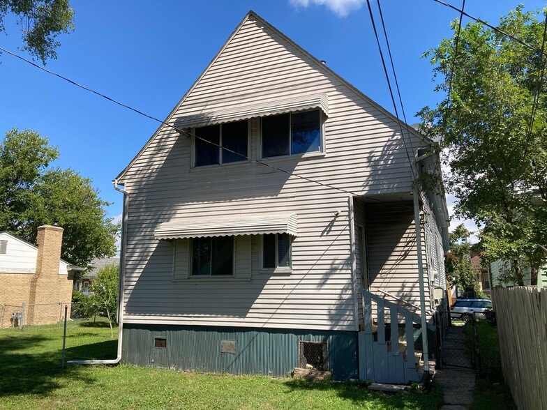 Back of house - 12087 Saint Aubin St
