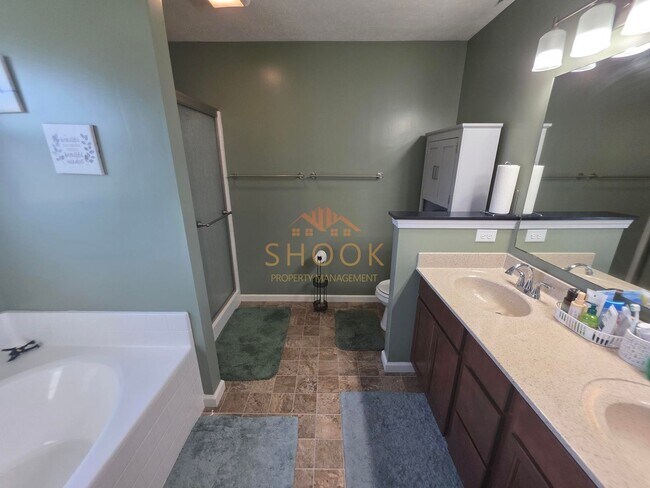 Building Photo - UPDATED 4 BEDROOM HOME WITH LOTS OF SPACE ...
