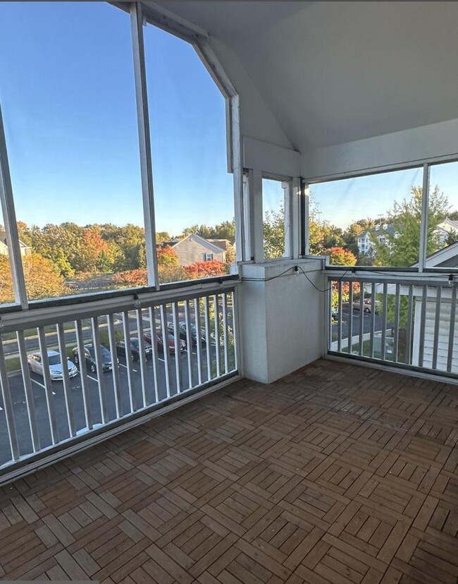 Building Photo - Beautiful 2 BR 1BA Condo - Looking for You!