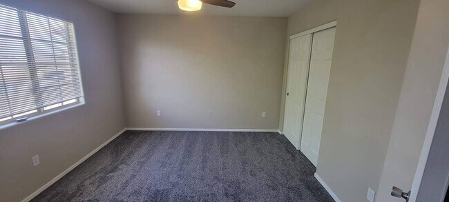 Building Photo - 564 W 12th St