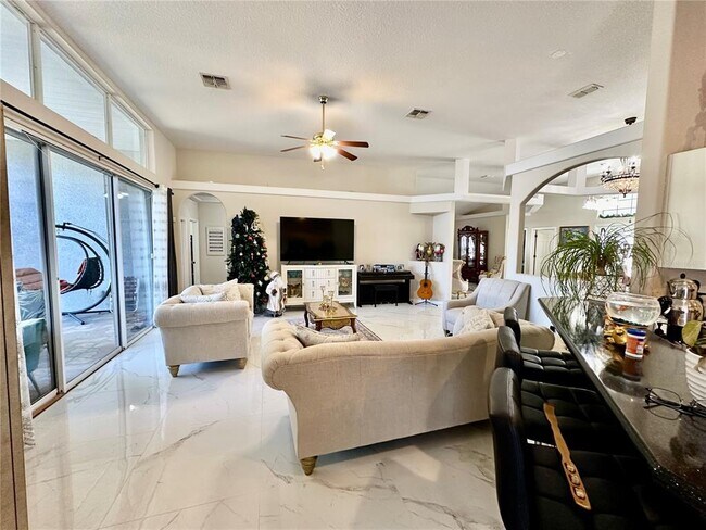 Building Photo - 1947 Fairway Loop