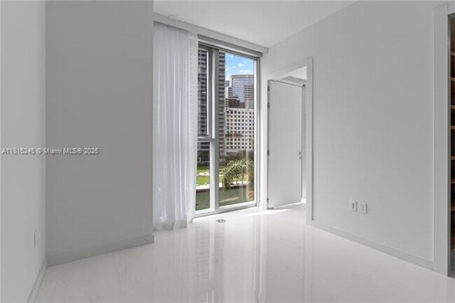 Building Photo - 300 Biscayne Blvd Way