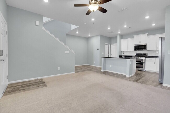 Building Photo - $2,500 - 3 Bed, 2.5 Bath Townhome with Central AC, and In Unit Laundry!