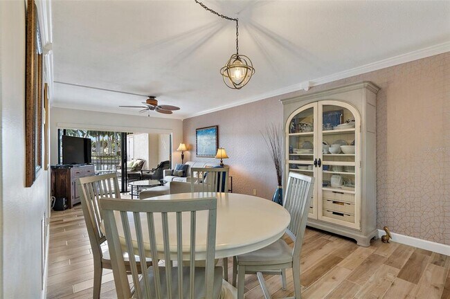 Building Photo - 6277 Bahia Del Mar Blvd S