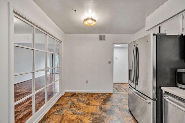Building Photo - 5260 Crossbow Cir