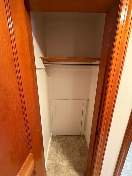 Building Photo - 964 Wellington Rd