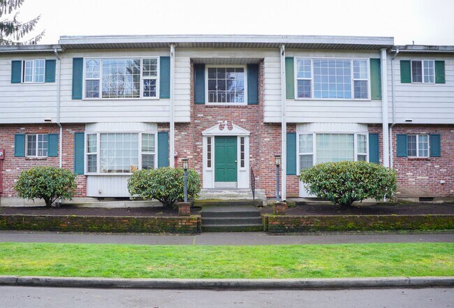 Building Photo - Close in NE-2 Bedroom, 1.5 Bath Ready Now!