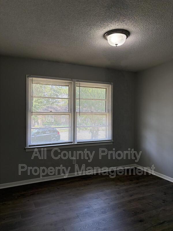 Building Photo - 513 Jones Ave