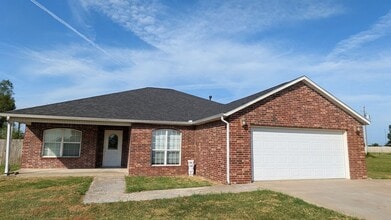 Building Photo - 360 Haley Cir