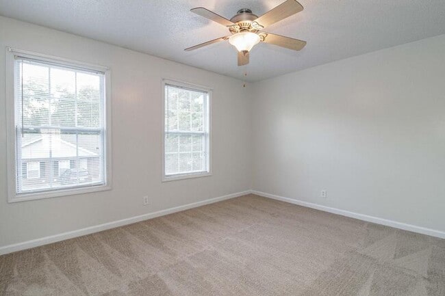 Building Photo - 299-E2 Raleigh Dr