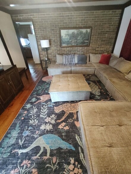 Mouldar couch sleeps up to four and can be configurated to your liking - 15493 Siesta Ave