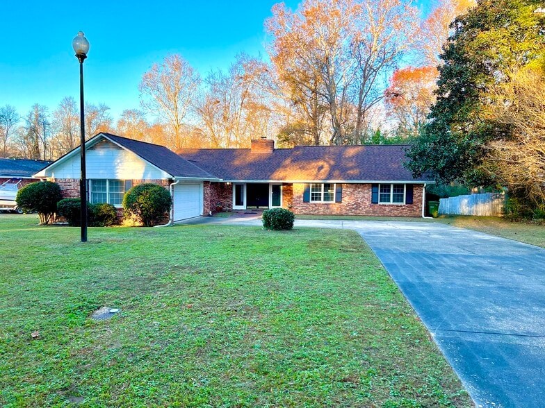 Building Photo - 2401 Clematis Trl