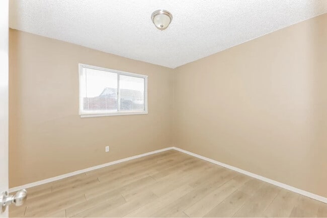 Building Photo - 10270 Hole Ave