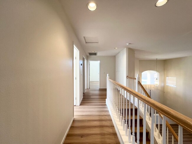 Building Photo - Beautiful two-story home with 5 bedrooms