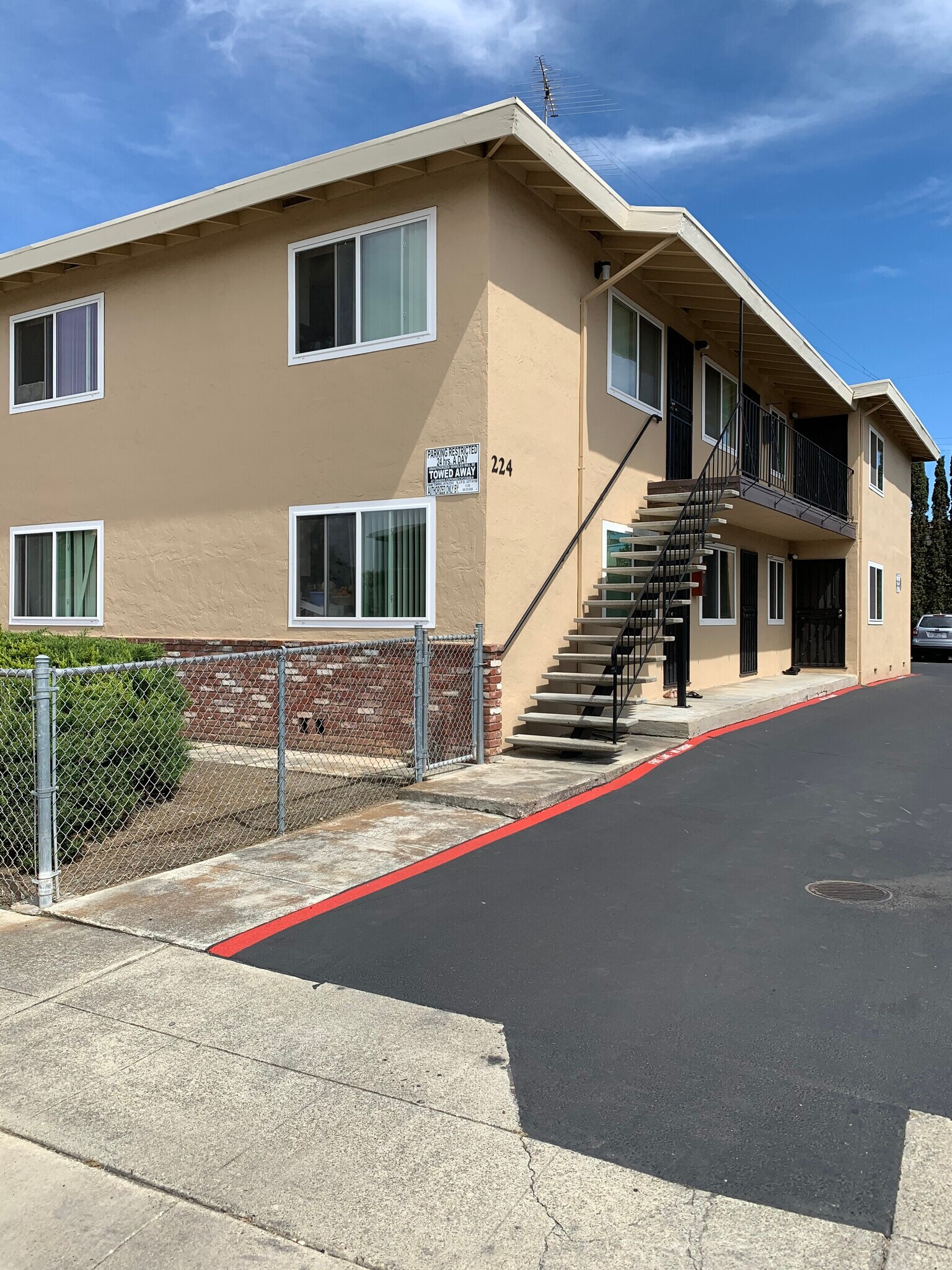 Building Photo - 224 Eastside Dr