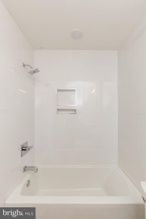 Building Photo - 2132 Berges St
