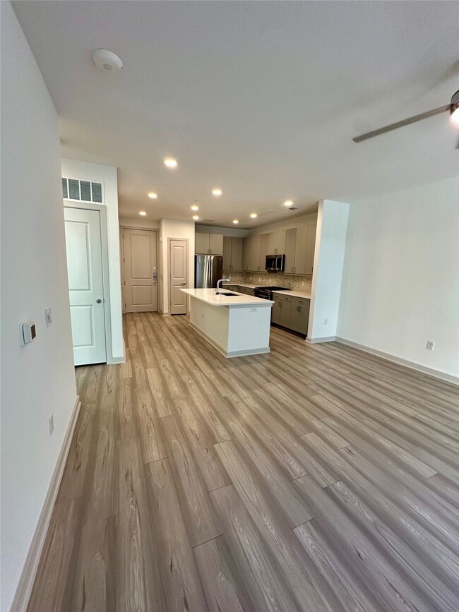 Building Photo - 3636 W Dallas St