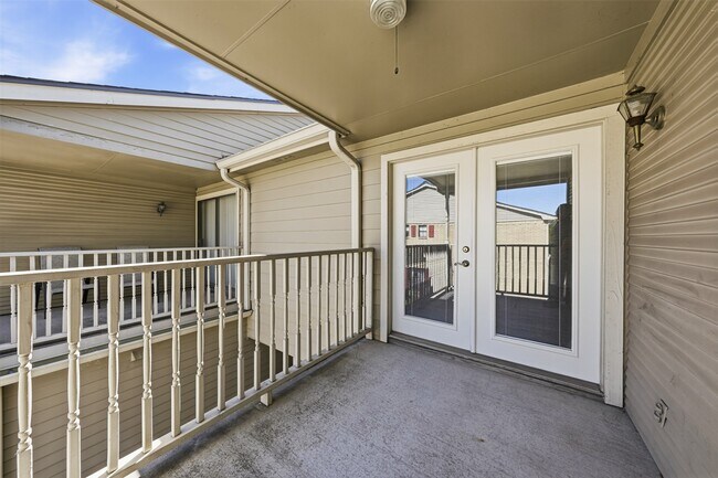 Building Photo - 7350 Kirby Dr