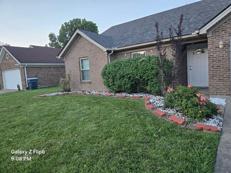 Building Photo - 4105 Lakeside Dr