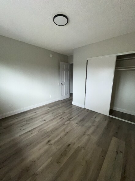 Building Photo - 648 W 92nd St