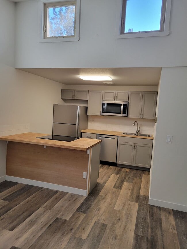 Building Photo - 1700 NE Wells Acres Rd