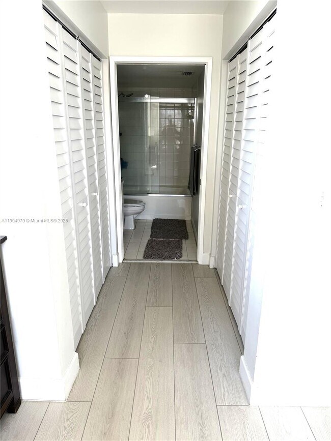 Building Photo - 19701 E Country Club Dr