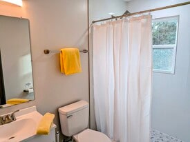 Building Photo - 4523 W Montague Ave