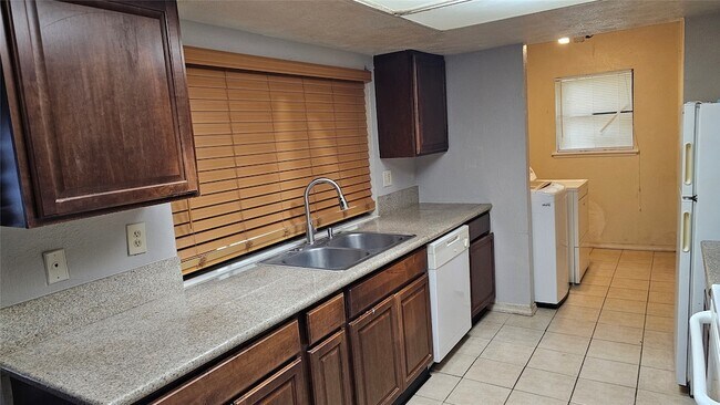 Building Photo - 15303 Gran Vista Dr
