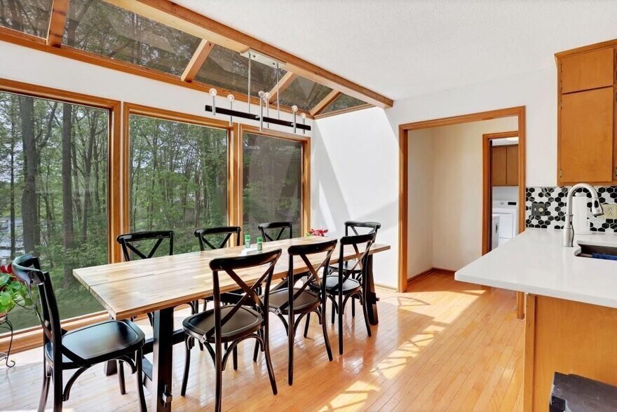 Building Photo - 6061 Blackberry Ln