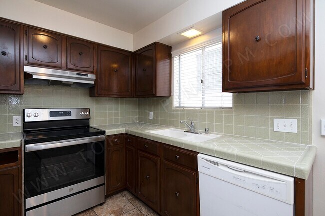 Building Photo - 1 MONTH FREE! Charming 2BR w/ Parking in Pacific Beach