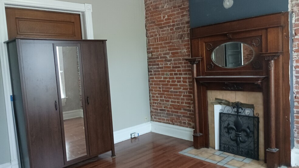 1st bedroom - 4386 Chouteau Ave