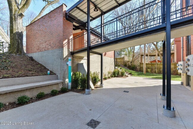 Building Photo - 1411 Willow Ave