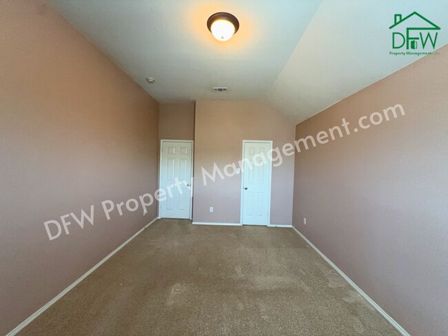 Building Photo - Elegant and Spacious 5-Bedroom Home for Lease in Fort Worth