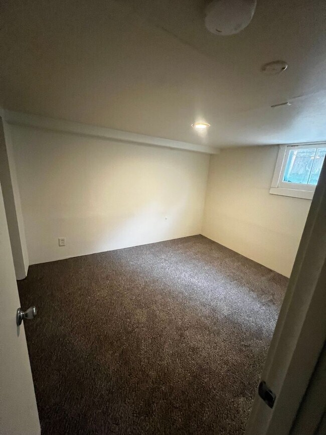 Building Photo - Spacious 4-Bedroom Home in an Excellent Location Near Parks, Shopping & the Fairgrounds
