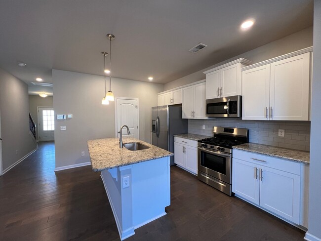 Building Photo - **Move in Special: $300 Off First Month's ...