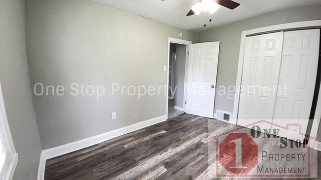 Building Photo - Beautiful 4 Bedroom 1.5 Bathroom in Kansas...