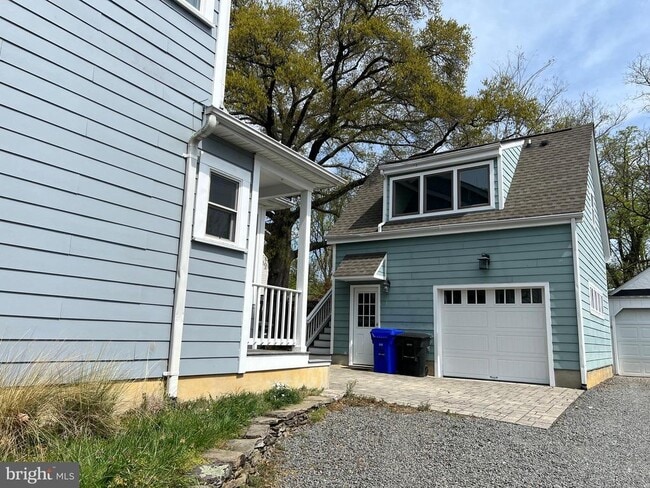 Building Photo - 2237 N Wakefield St